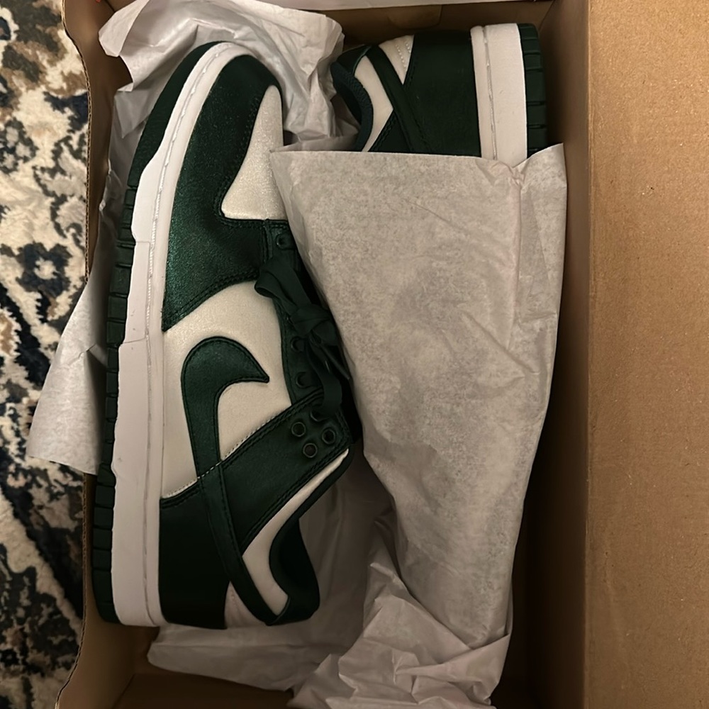Nike dunk low women’s green Satin sneaker